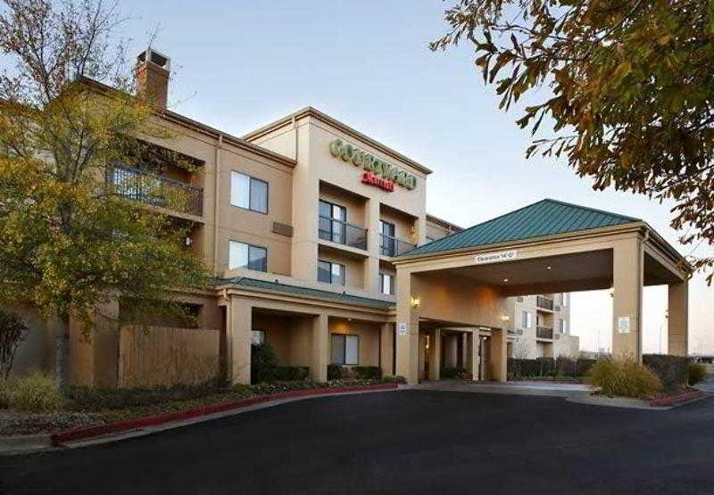 Courtyard By Marriott Tulsa Central Esterno foto