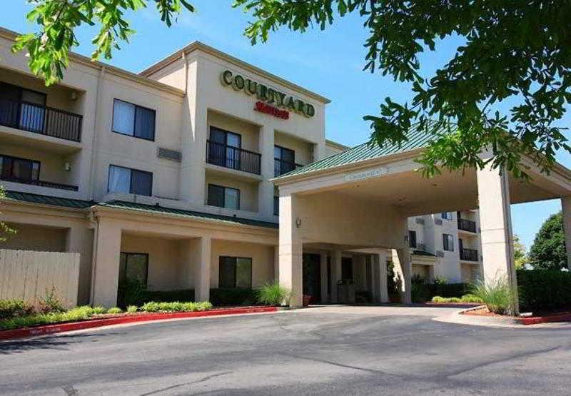Courtyard By Marriott Tulsa Central Esterno foto