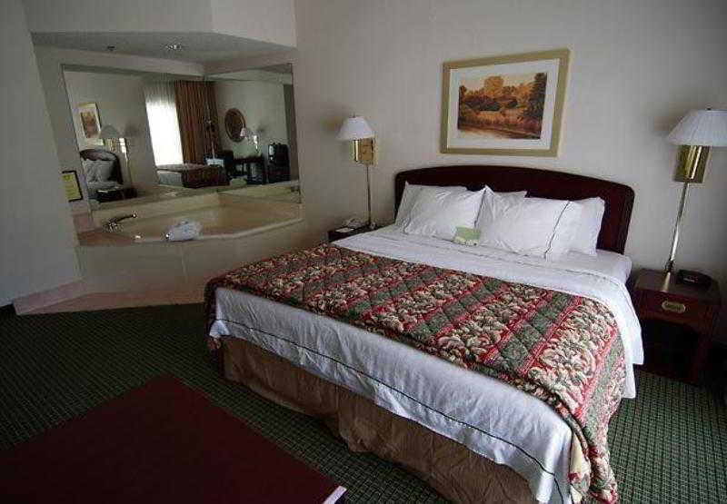 Courtyard By Marriott Tulsa Central Esterno foto