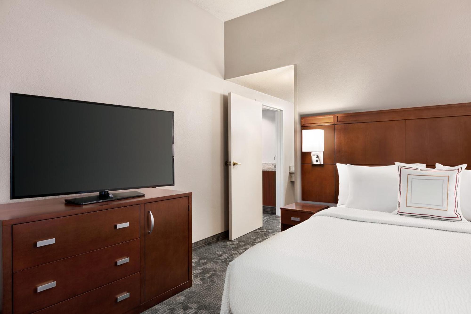 Courtyard By Marriott Tulsa Central Esterno foto