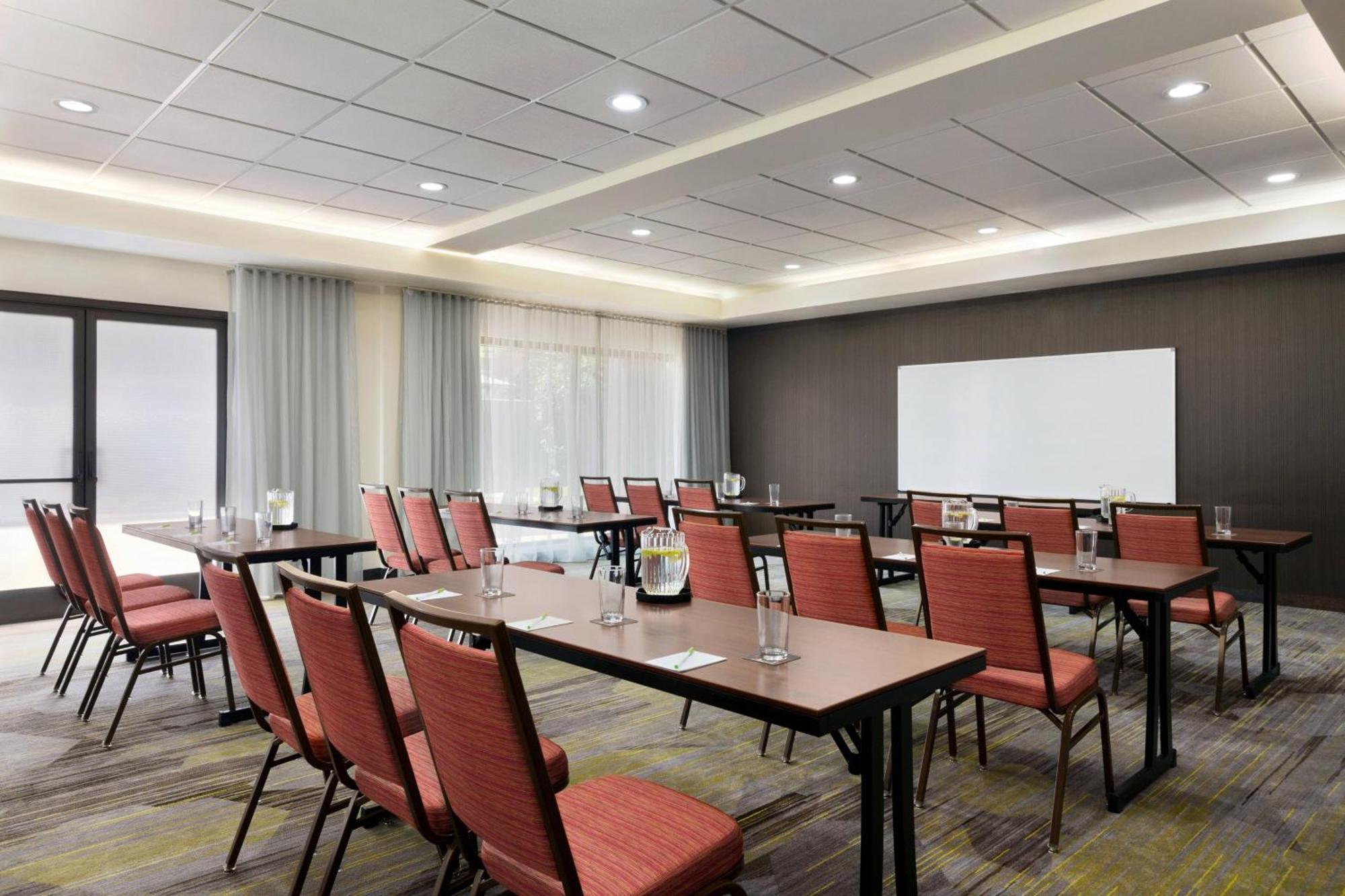 Courtyard By Marriott Tulsa Central Esterno foto