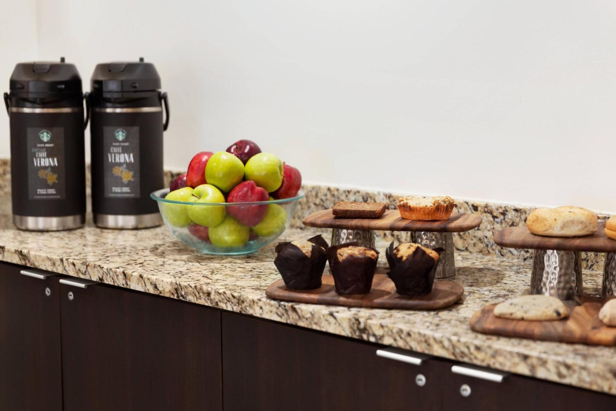 Courtyard By Marriott Tulsa Central Esterno foto