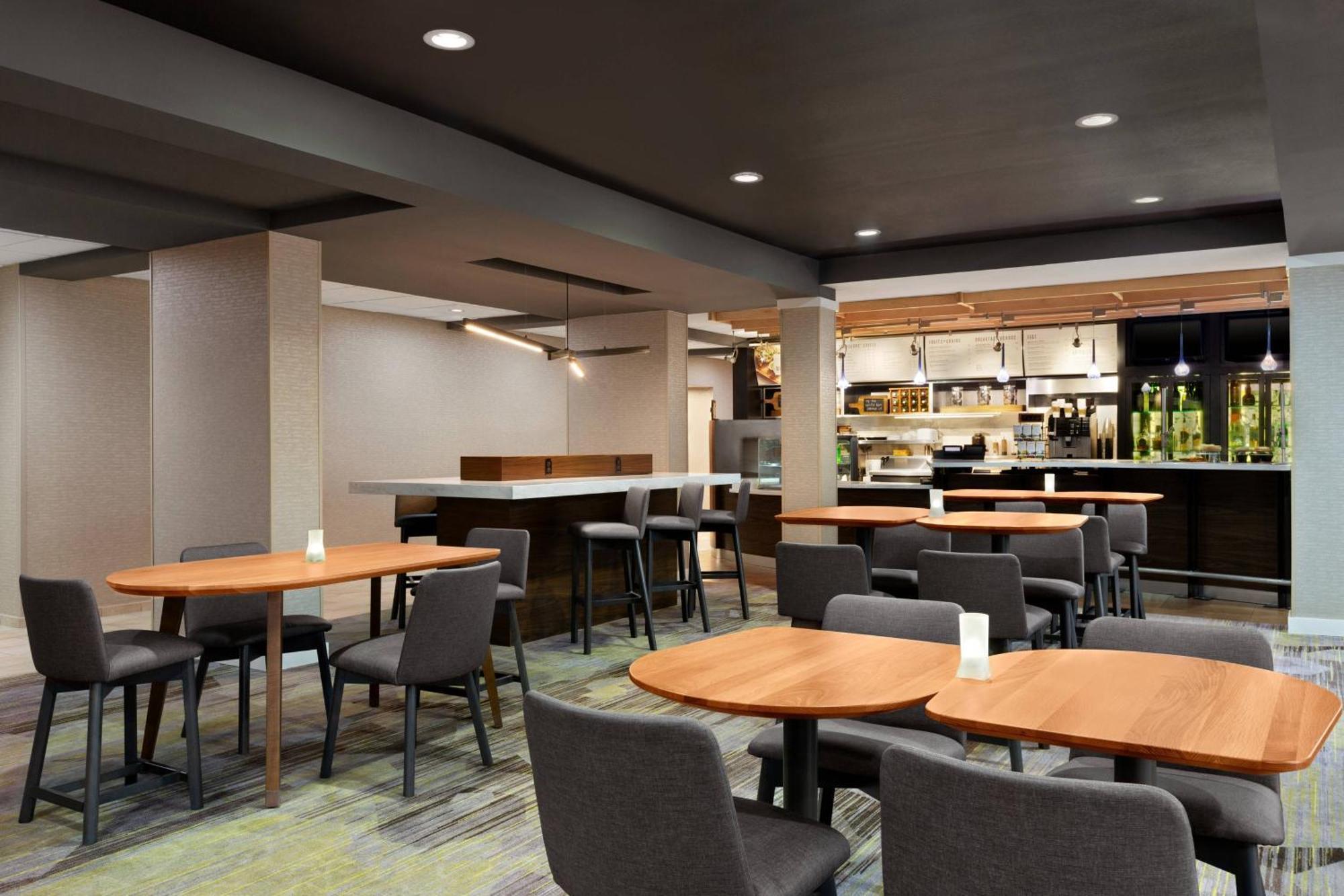 Courtyard By Marriott Tulsa Central Esterno foto
