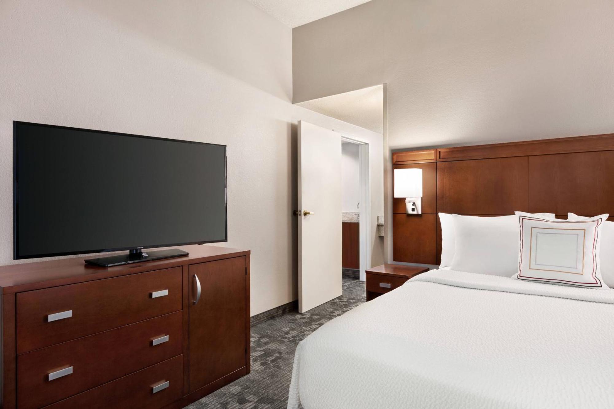 Courtyard By Marriott Tulsa Central Esterno foto