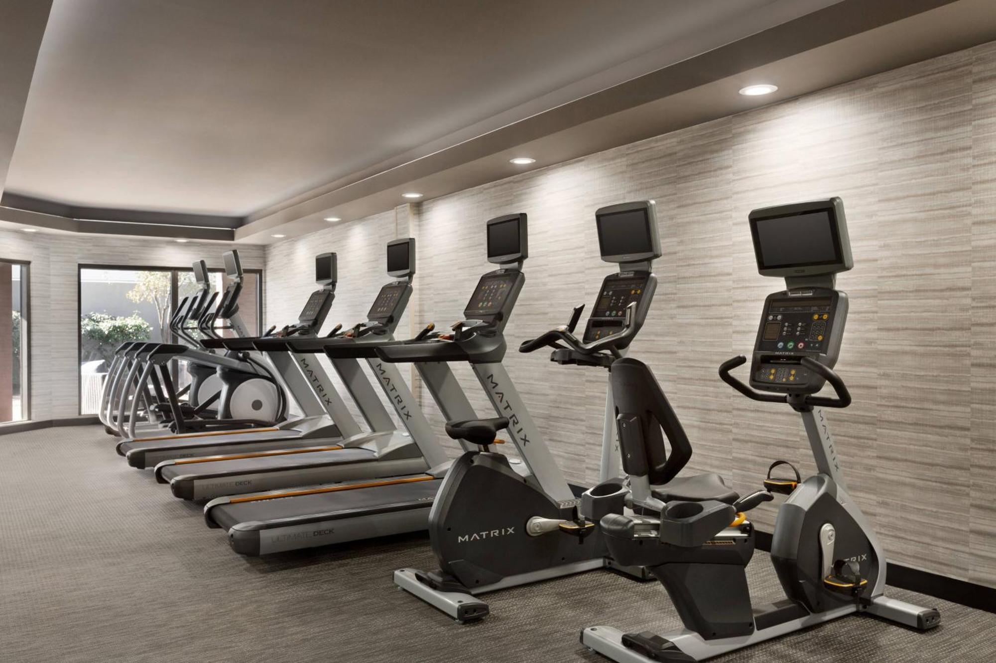 Courtyard By Marriott Tulsa Central Esterno foto