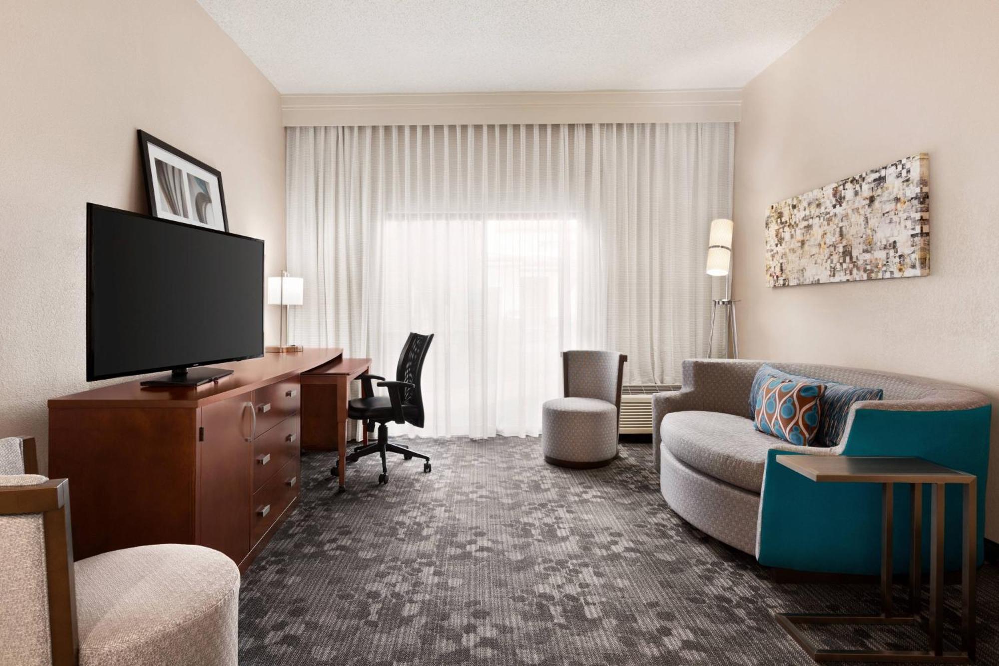 Courtyard By Marriott Tulsa Central Esterno foto